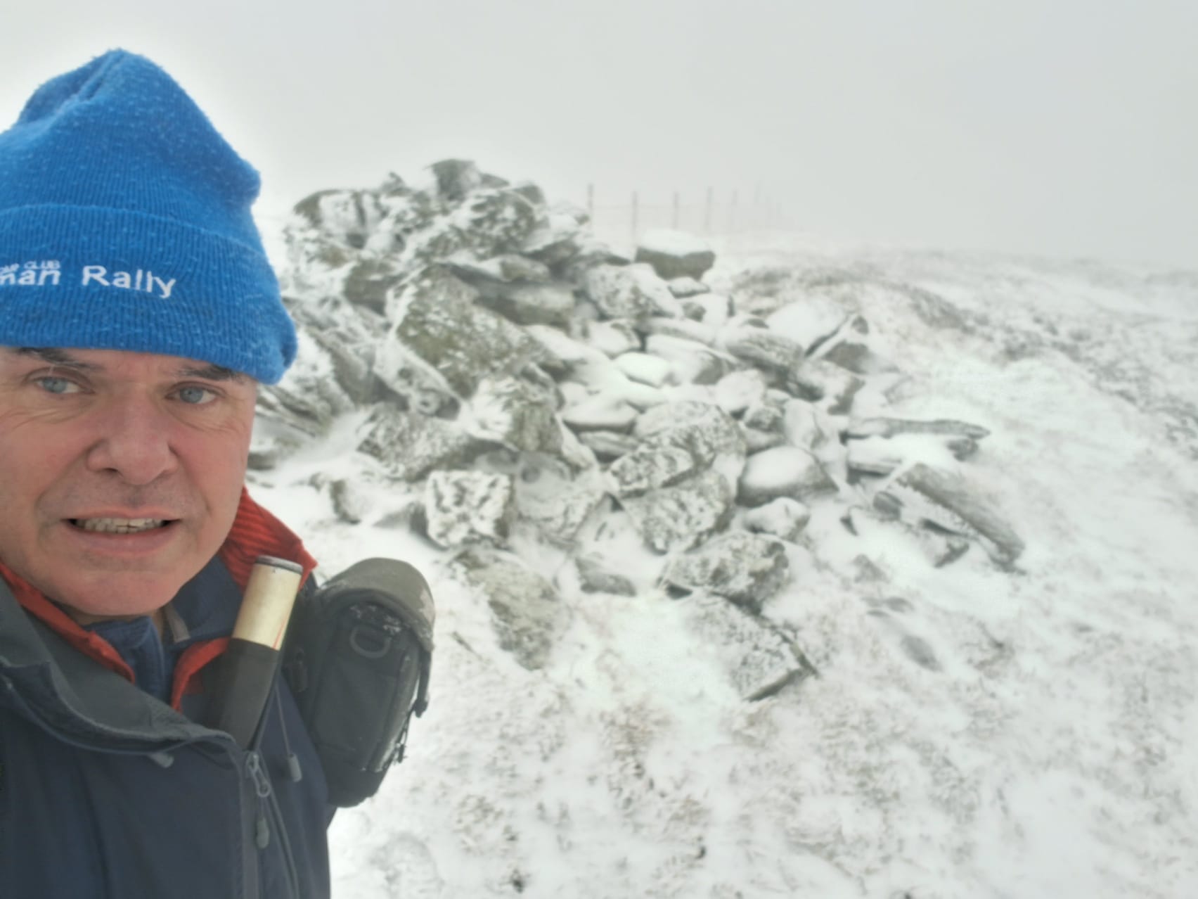 Fraser stopping his mast from freezing up